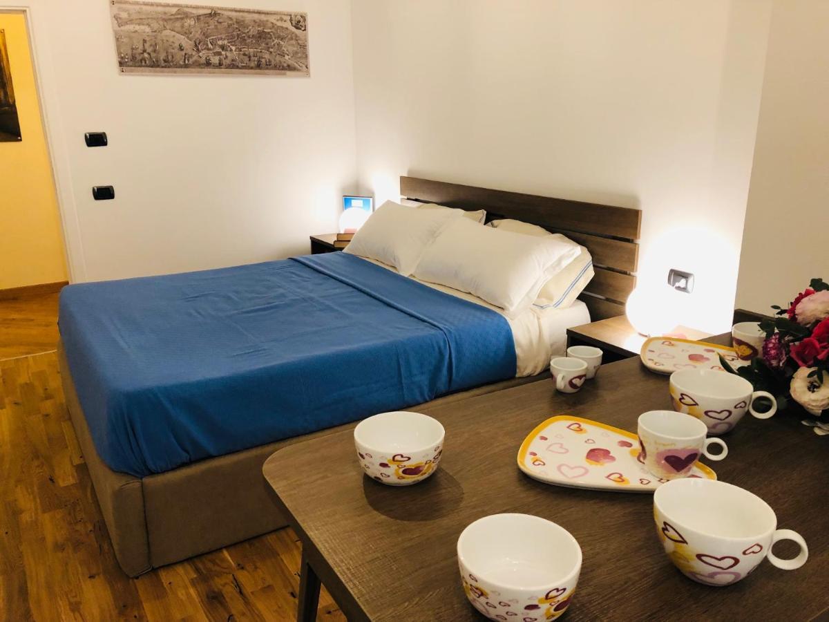 Domus Studio 25 Bed & Breakfast Neapel Exteriör bild